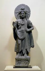 Bodhisattva-Figur, aus Mekha-Sanda bei Shabaz-Garhi, Pakistan (Schiefer oder Schiefergestein)